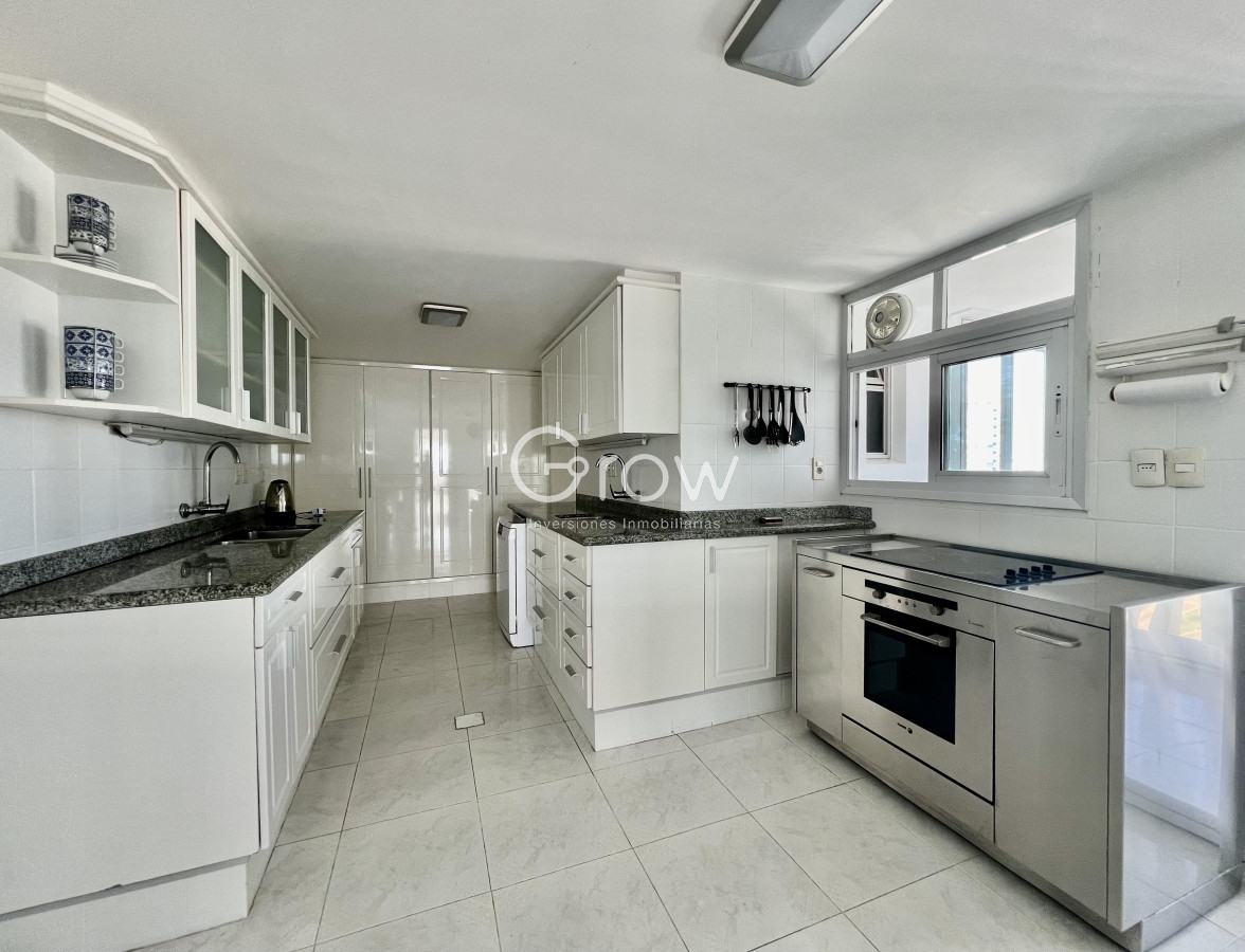 Apartamento ID.1757 - venta apartamento en playa mansa, 4 dormitorios, penthouse