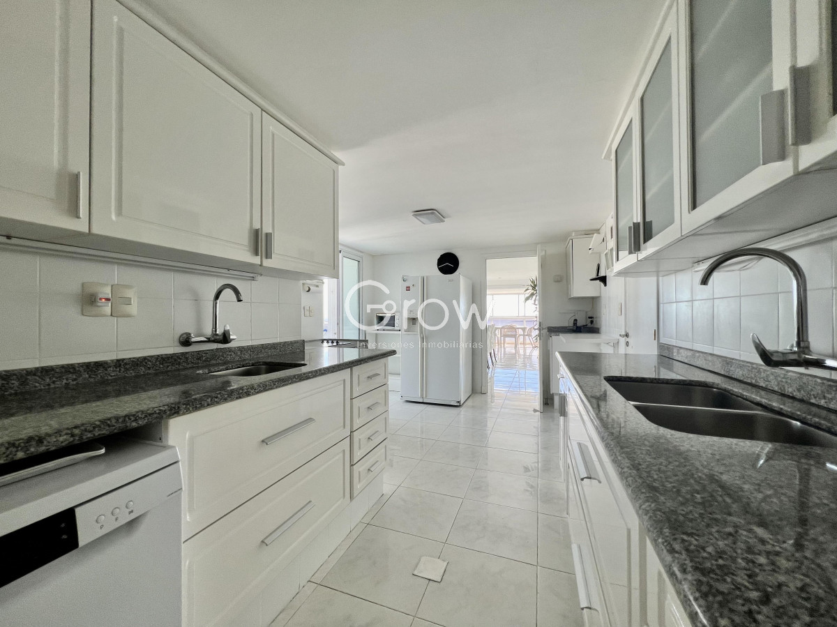 Apartamento ID.1757 - venta apartamento en playa mansa, 4 dormitorios, penthouse
