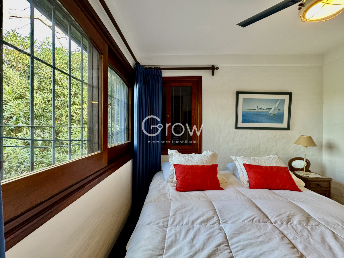 Casa ID.2752 - VENTA casa en solanas, 5 dormitorios, piscina, gran parque arbolado