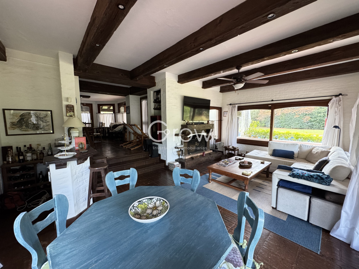 Casa ID.2752 - VENTA casa en solanas, 5 dormitorios, piscina, gran parque arbolado
