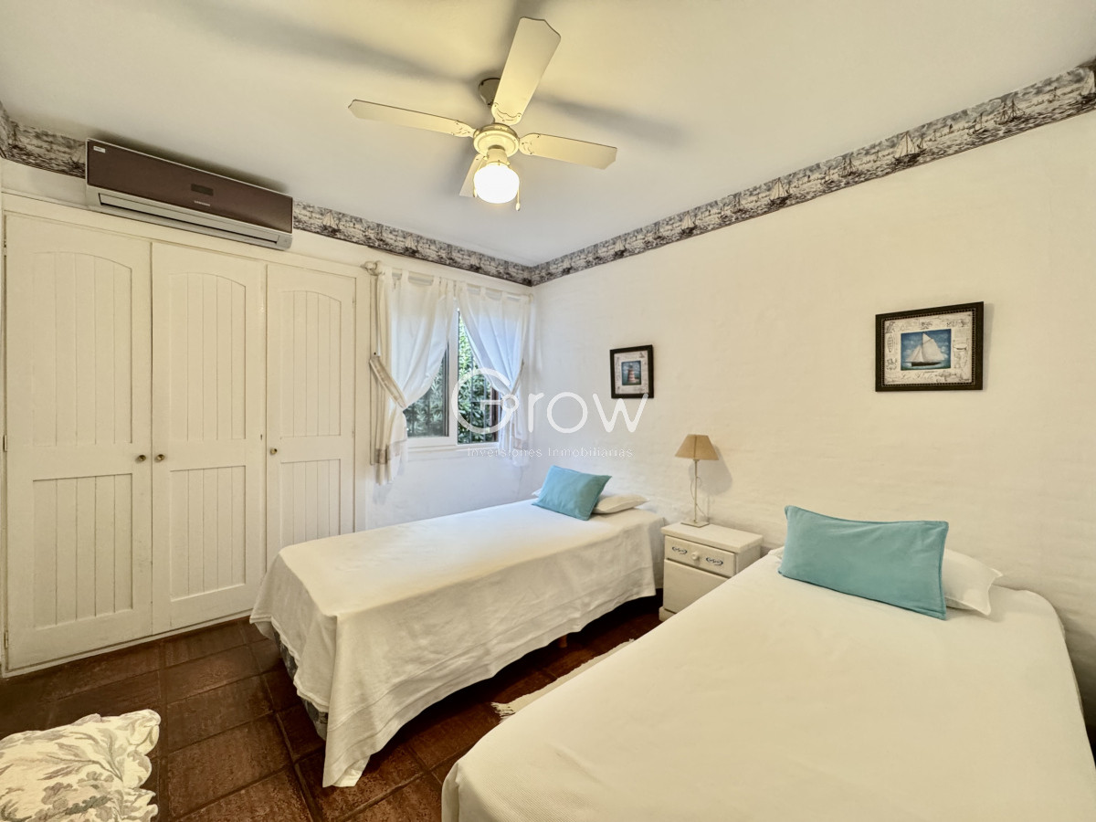 Casa ID.2752 - VENTA casa en solanas, 5 dormitorios, piscina, gran parque arbolado