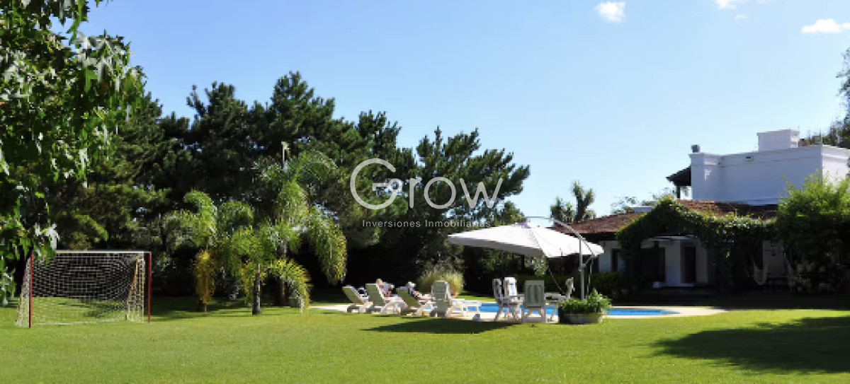 Casa ID.2752 - VENTA casa en solanas, 5 dormitorios, piscina, gran parque arbolado
