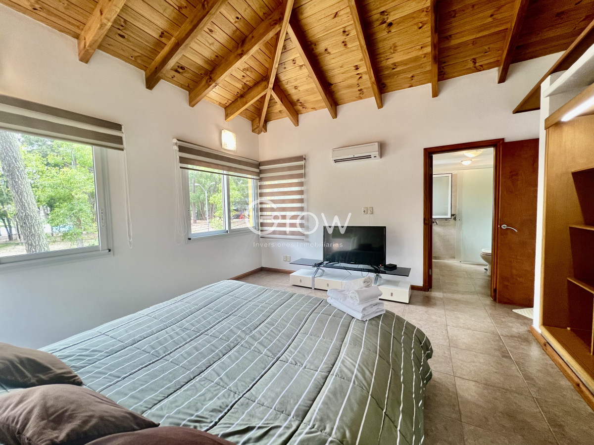 Casa ID.2587 - Venta casa en solanas, barrio privado, 3 dormitorios, 2 baños