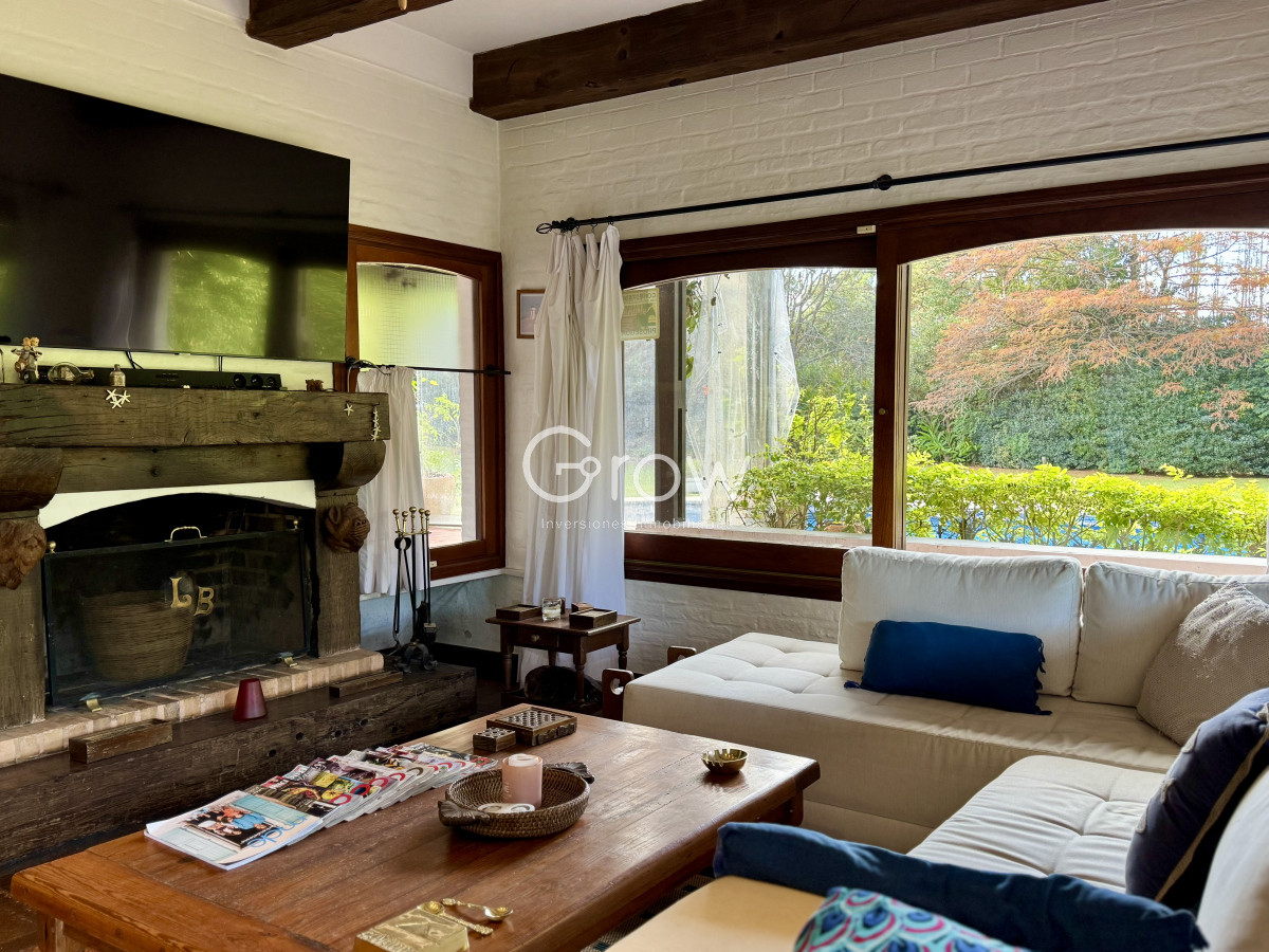Casa ID.2752 - VENTA casa en solanas, 5 dormitorios, piscina, gran parque arbolado