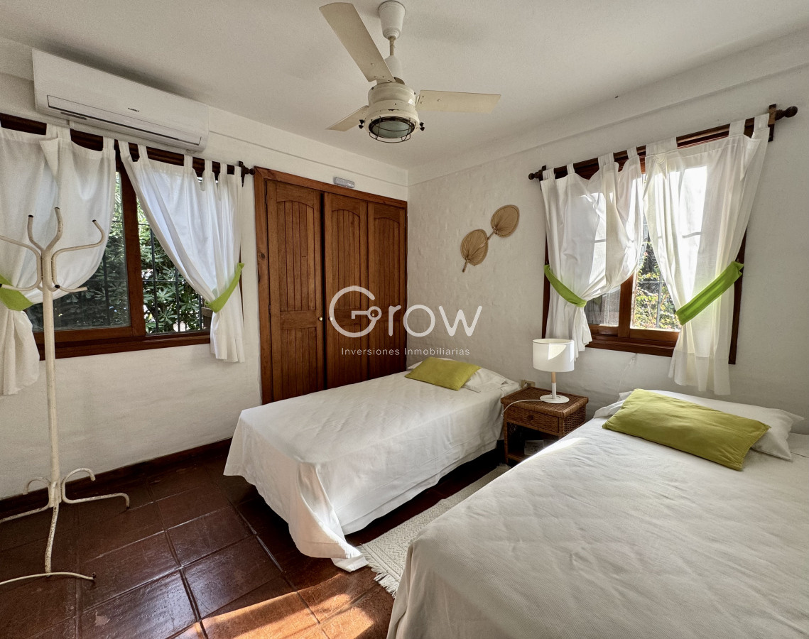 Casa ID.2752 - VENTA casa en solanas, 5 dormitorios, piscina, gran parque arbolado