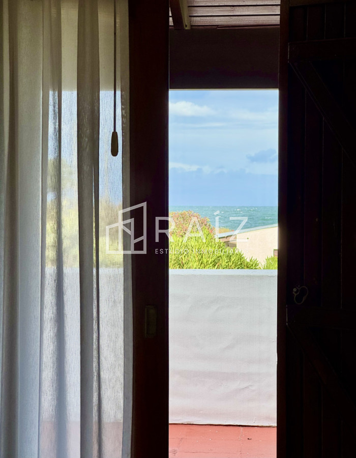 Casa ID.10738 - VENTA casa en solanas, 5 dormitorios, piscina, gran parque arbolado