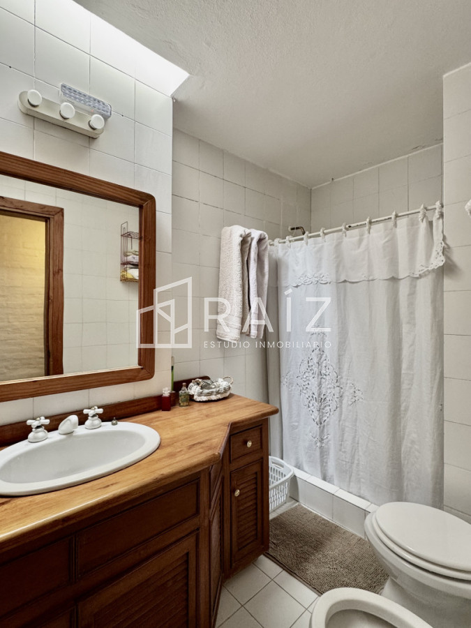 Casa ID.10738 - VENTA casa en solanas, 5 dormitorios, piscina, gran parque arbolado