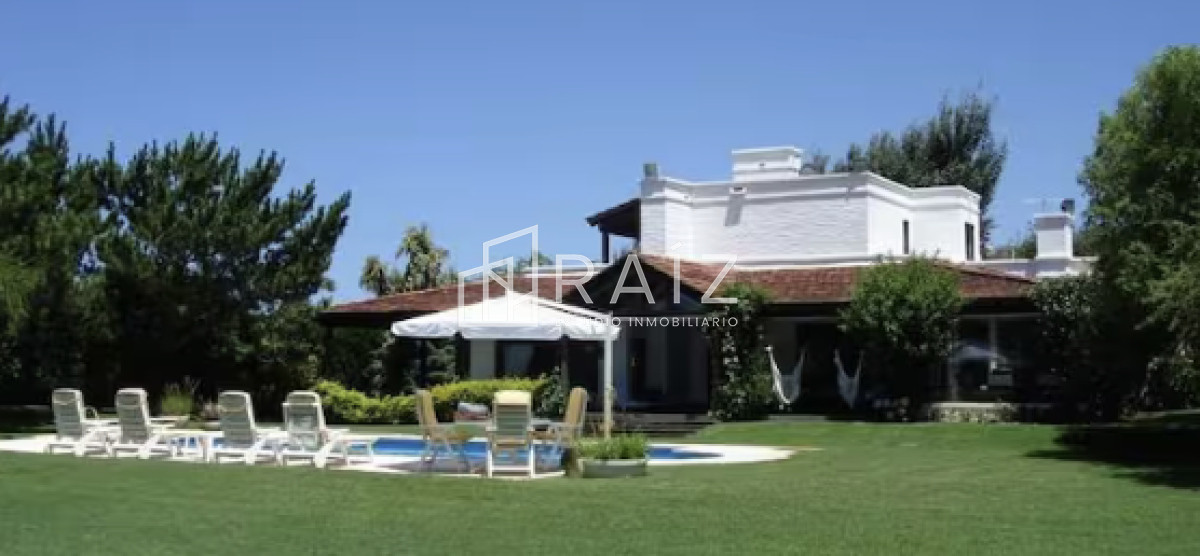 Casa ID.10738 - VENTA casa en solanas, 5 dormitorios, piscina, gran parque arbolado