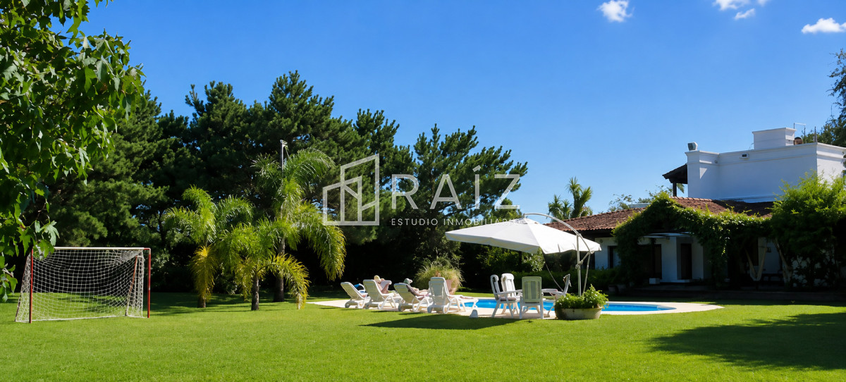 Casa ID.10738 - VENTA casa en solanas, 5 dormitorios, piscina, gran parque arbolado
