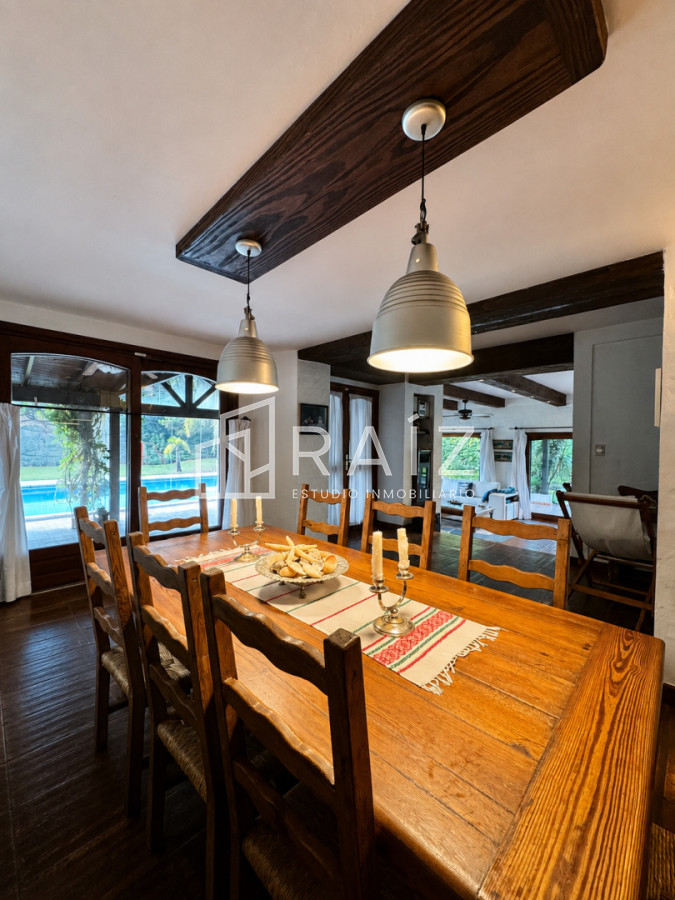 Casa ID.10738 - VENTA casa en solanas, 5 dormitorios, piscina, gran parque arbolado