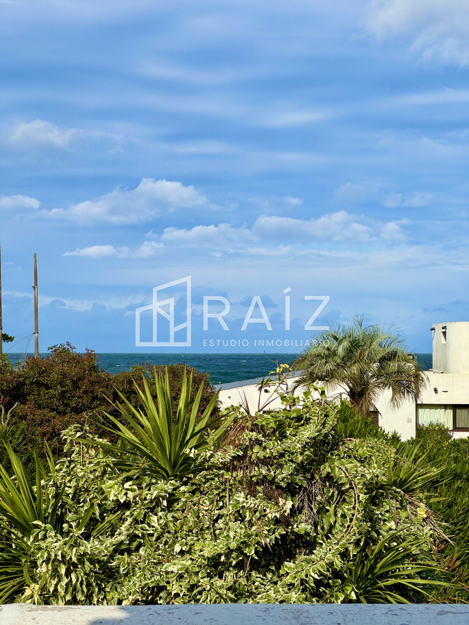 Casa ID.10738 - VENTA casa en solanas, 5 dormitorios, piscina, gran parque arbolado