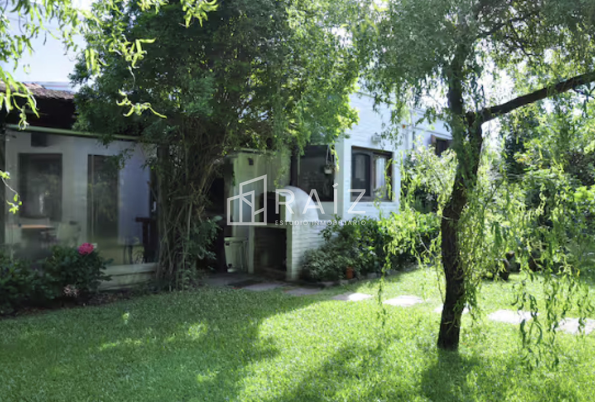 Casa ID.10738 - VENTA casa en solanas, 5 dormitorios, piscina, gran parque arbolado