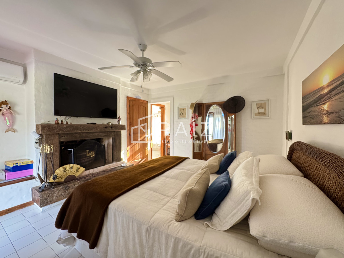 Casa ID.10738 - VENTA casa en solanas, 5 dormitorios, piscina, gran parque arbolado