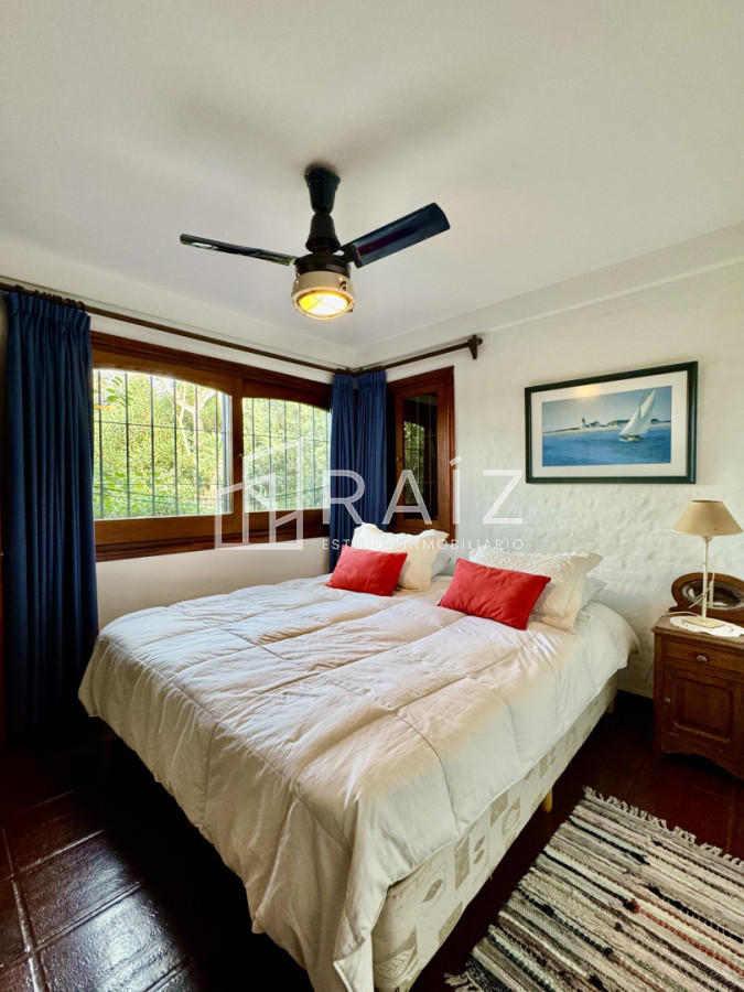 Casa ID.10738 - VENTA casa en solanas, 5 dormitorios, piscina, gran parque arbolado