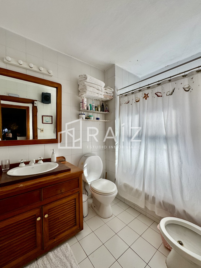 Casa ID.10738 - VENTA casa en solanas, 5 dormitorios, piscina, gran parque arbolado