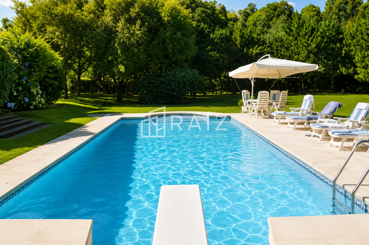 Casa ID.10738 - VENTA casa en solanas, 5 dormitorios, piscina, gran parque arbolado
