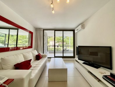Venta apartamento en Punta Este, 2 dormitorios, 2 baños, parrillero propio
