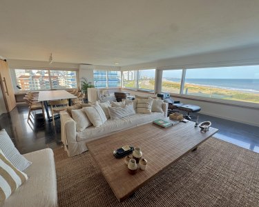 Alquiler apartamento en Punta del este, 4 dormitorios, 4 baños, servicios