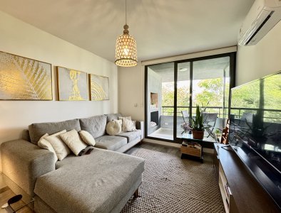 Venta apartamento en Punta del este, 2 dormitorios, 1 baño, balcon con parrillero