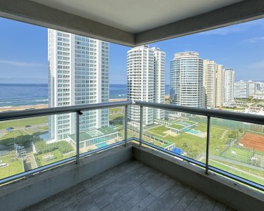 Venta de apartamento de 3 dormitorios, 4 baños, vista al mar