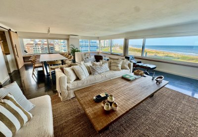 Alquiler apartamento en Punta del este, 4 dormitorios, 4 baños, servicios