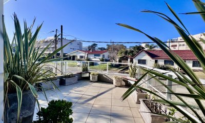 Venta apartamento en Playa Mansa, 1 dormitorio, 1 baño, cochera