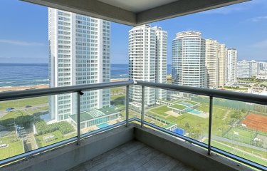 Venta de apartamento de 3 dormitorios, 4 baños, vista al mar