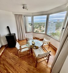 Venta de Apartamento en punta del este, 3 dormitorios, 2 baños, servicios