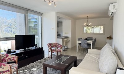 Venta apartamento en Roosevelt, 2 dormitorios, 2 baños, cochera