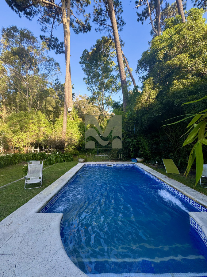 Casa ID.647 - Casa de 3 Dormitorios en Venta, zona Pinares