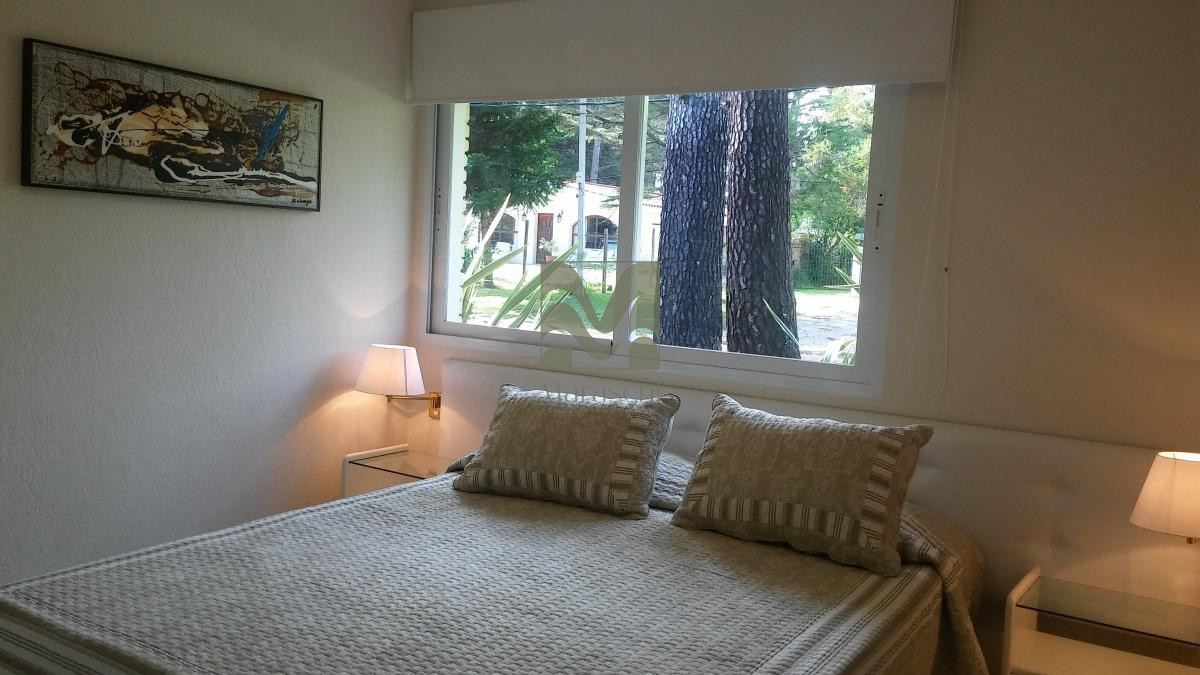 Casa ID.18 - Venta casa en Playa mansa, 4 dormitorios, piscina