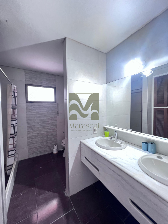 Casa ID.570 - Casa de 4 Dormitorios en zona Playa Mansa, Punta del Este