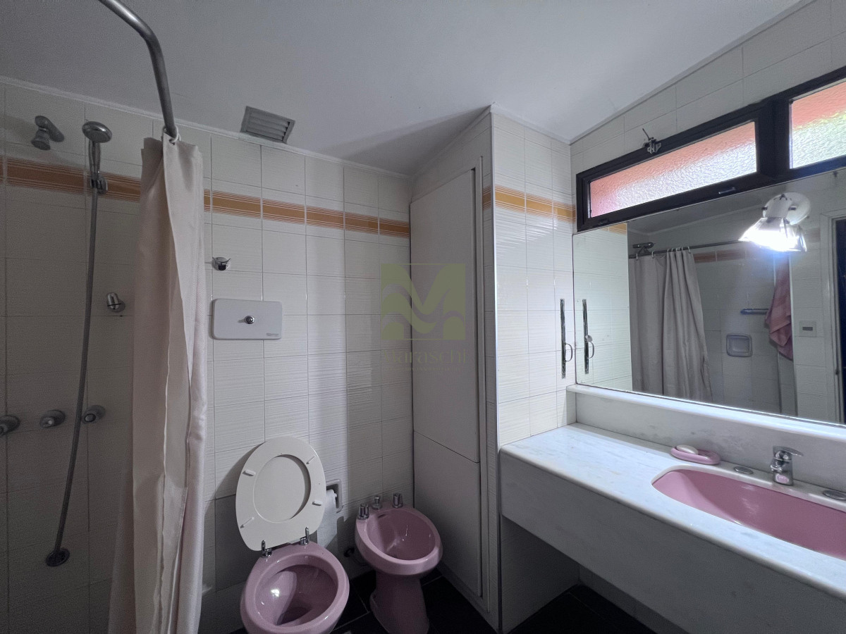 Casa ID.570 - Casa de 4 Dormitorios en zona Playa Mansa, Punta del Este