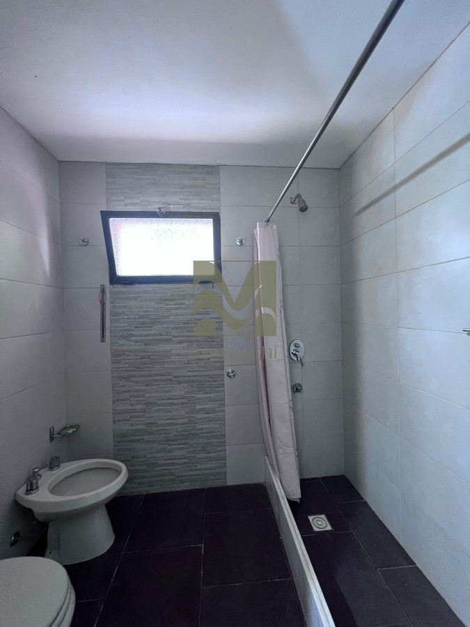 Casa ID.570 - Casa de 4 Dormitorios en zona Playa Mansa, Punta del Este