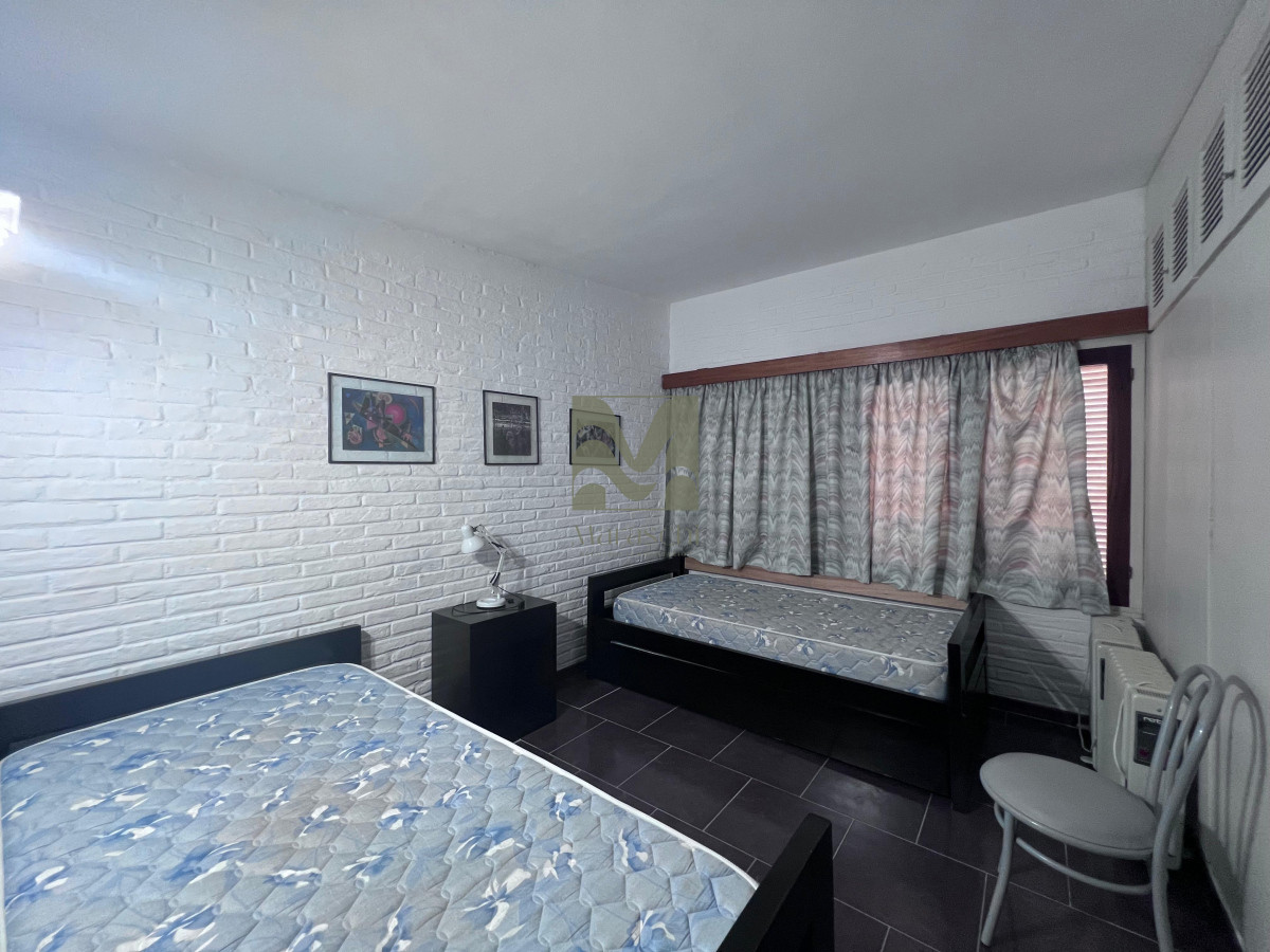 Casa ID.570 - Casa de 4 Dormitorios en zona Playa Mansa, Punta del Este