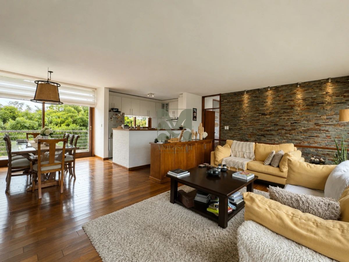 Casa ID.33 - Venta Casa en  Playa Mansa, 4 dormitorios, 4 baños, Piscina