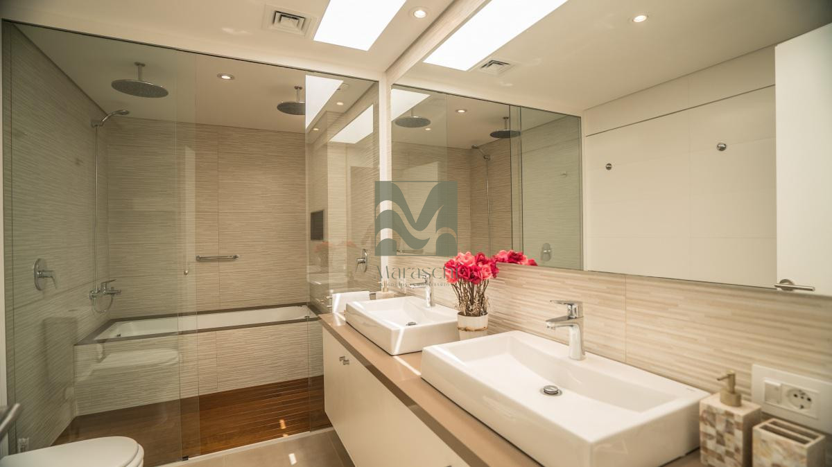 Casa ID.6 - Venta casa en Playa Mansa, 4 dormitorios, 5 baños, piscina, barrio privado