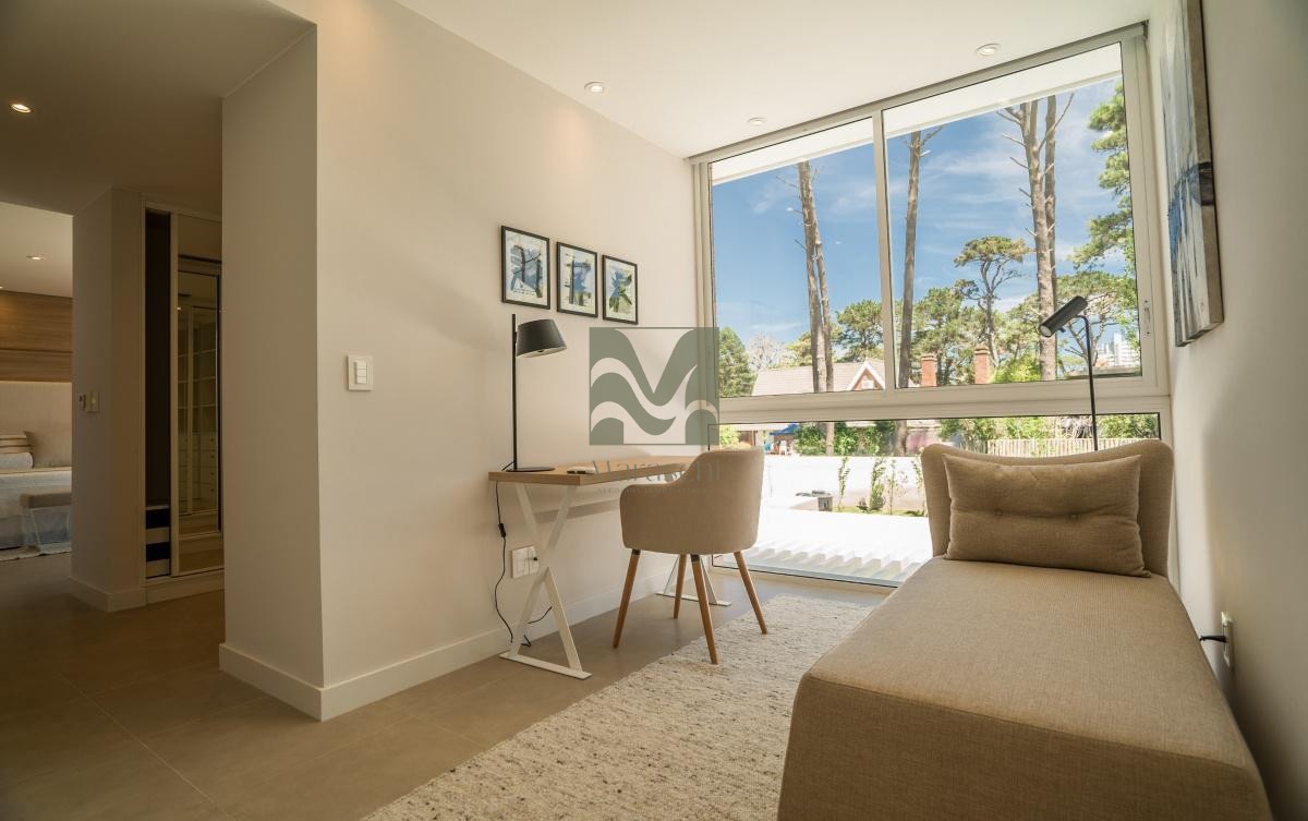 Casa ID.6 - Venta casa en Playa Mansa, 4 dormitorios, 5 baños, piscina, barrio privado