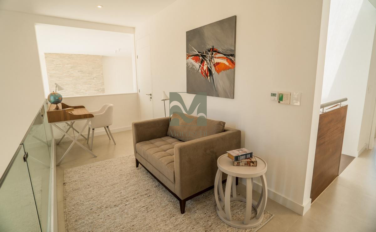 Casa ID.6 - Venta casa en Playa Mansa, 4 dormitorios, 5 baños, piscina, barrio privado