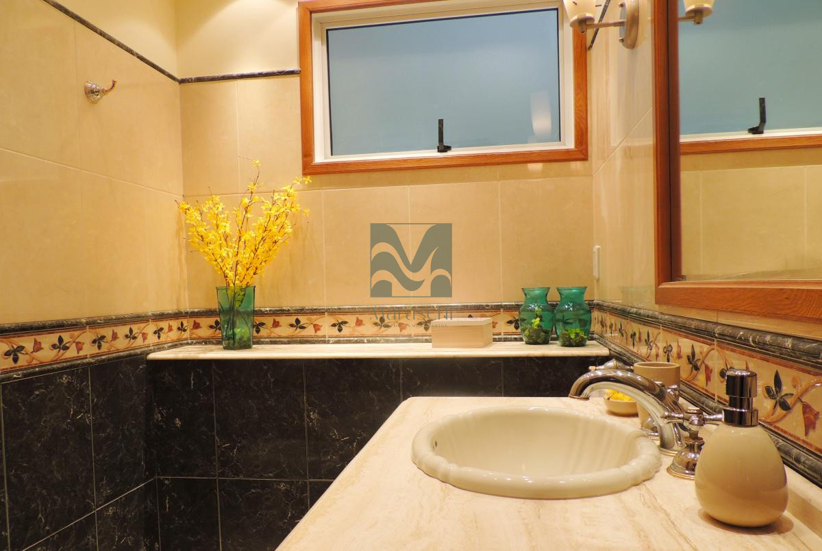 Casa ID.7 - Venta Casa en Playa Mansa, 4 dormitorios, piscina, barbacoa.