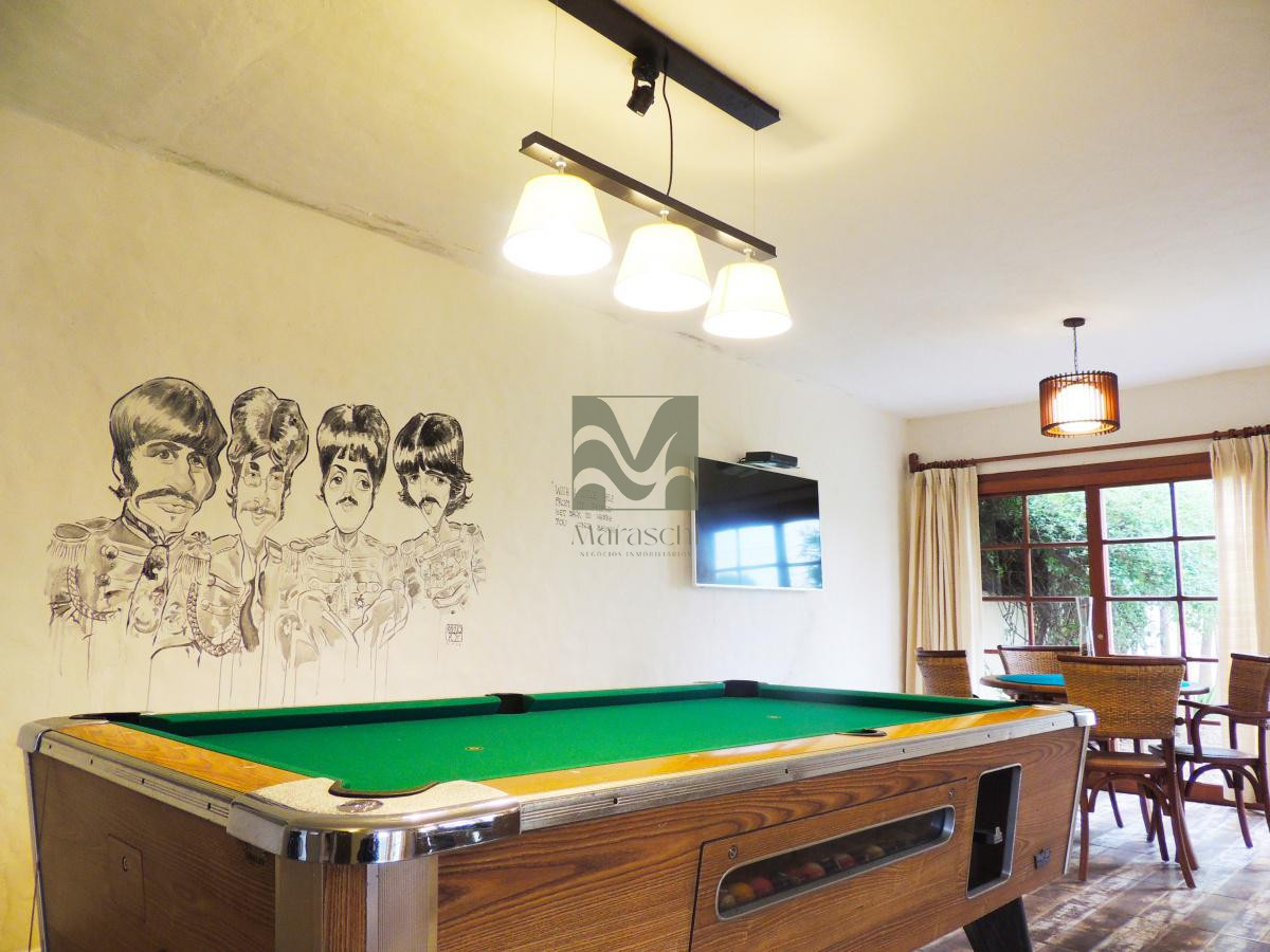 Casa ID.7 - Venta Casa en Playa Mansa, 4 dormitorios, piscina, barbacoa.