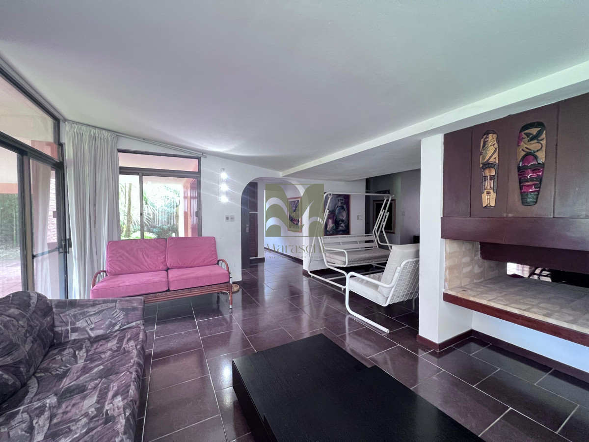 Casa ID.570 - Casa de 4 Dormitorios en zona Playa Mansa, Punta del Este