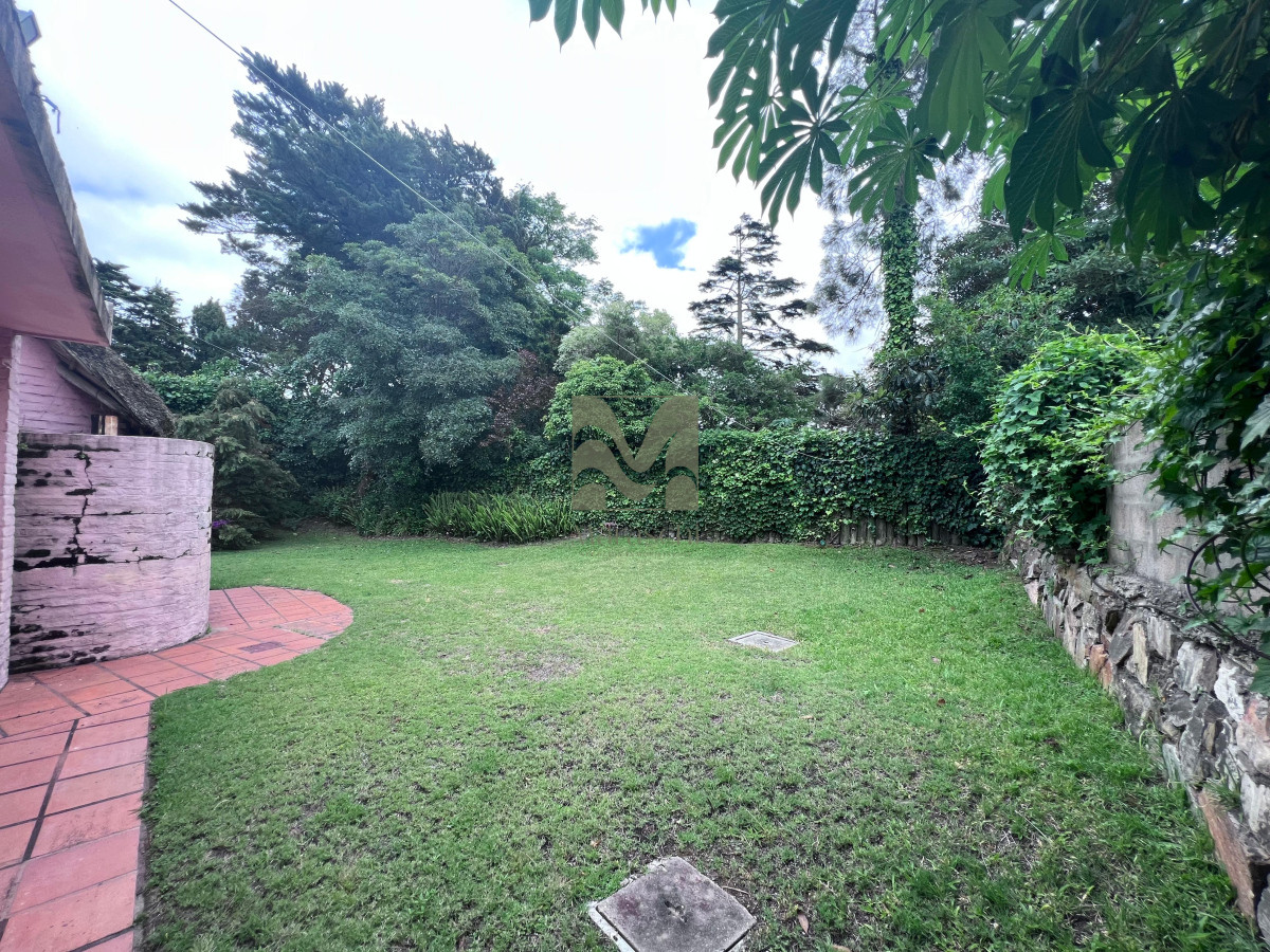 Casa ID.570 - Casa de 4 Dormitorios en zona Playa Mansa, Punta del Este