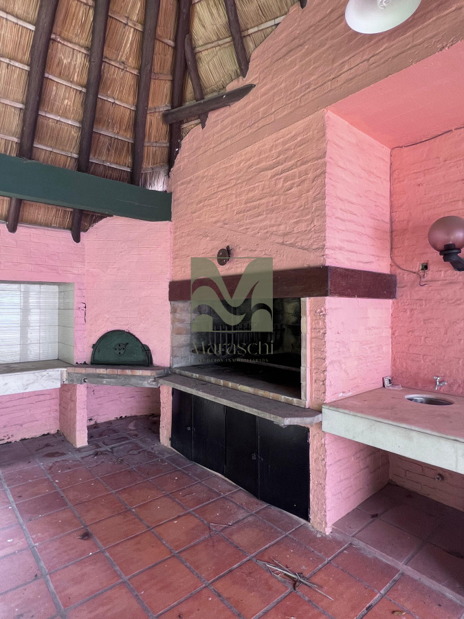Casa ID.570 - Casa de 4 Dormitorios en zona Playa Mansa, Punta del Este