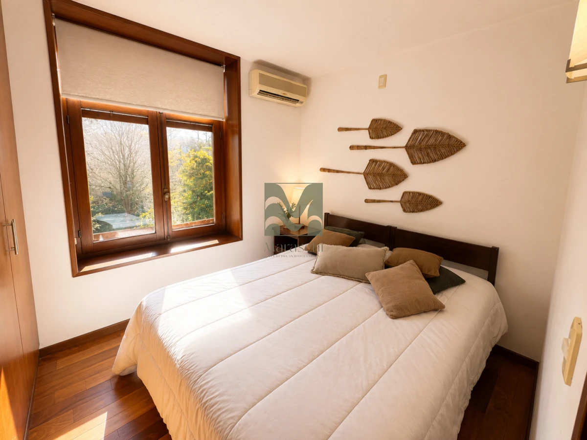 Casa ID.33 - Venta Casa en  Playa Mansa, 4 dormitorios, 4 baños, Piscina