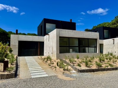 Venta Casa 3 dormitorios 3 baños, barrio privado