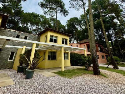 Venta casa en solanas, barrio privado, 3 dormitorios, 2 baños