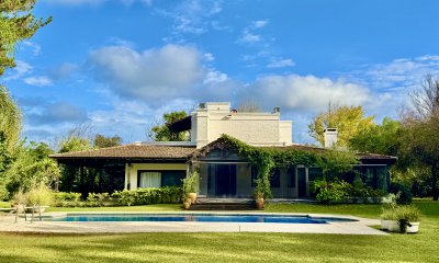 VENTA casa en solanas, 5 dormitorios, piscina, gran parque arbolado