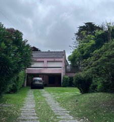 Casa de 4 Dormitorios en zona Playa Mansa, Punta del Este