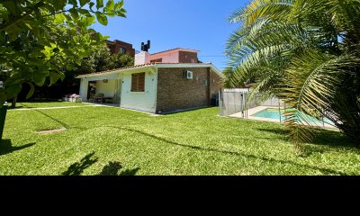 Venta Casa en Punta del Este, 3 dormitorios 3 baños, piscina climatizada